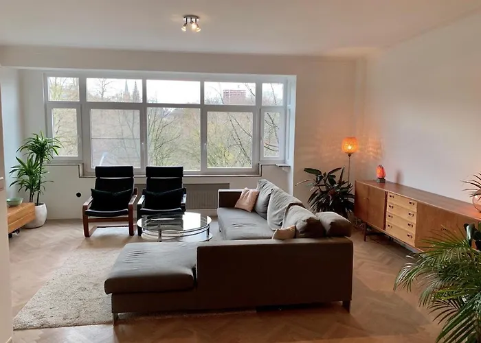 Art Deco Apartment With Park View